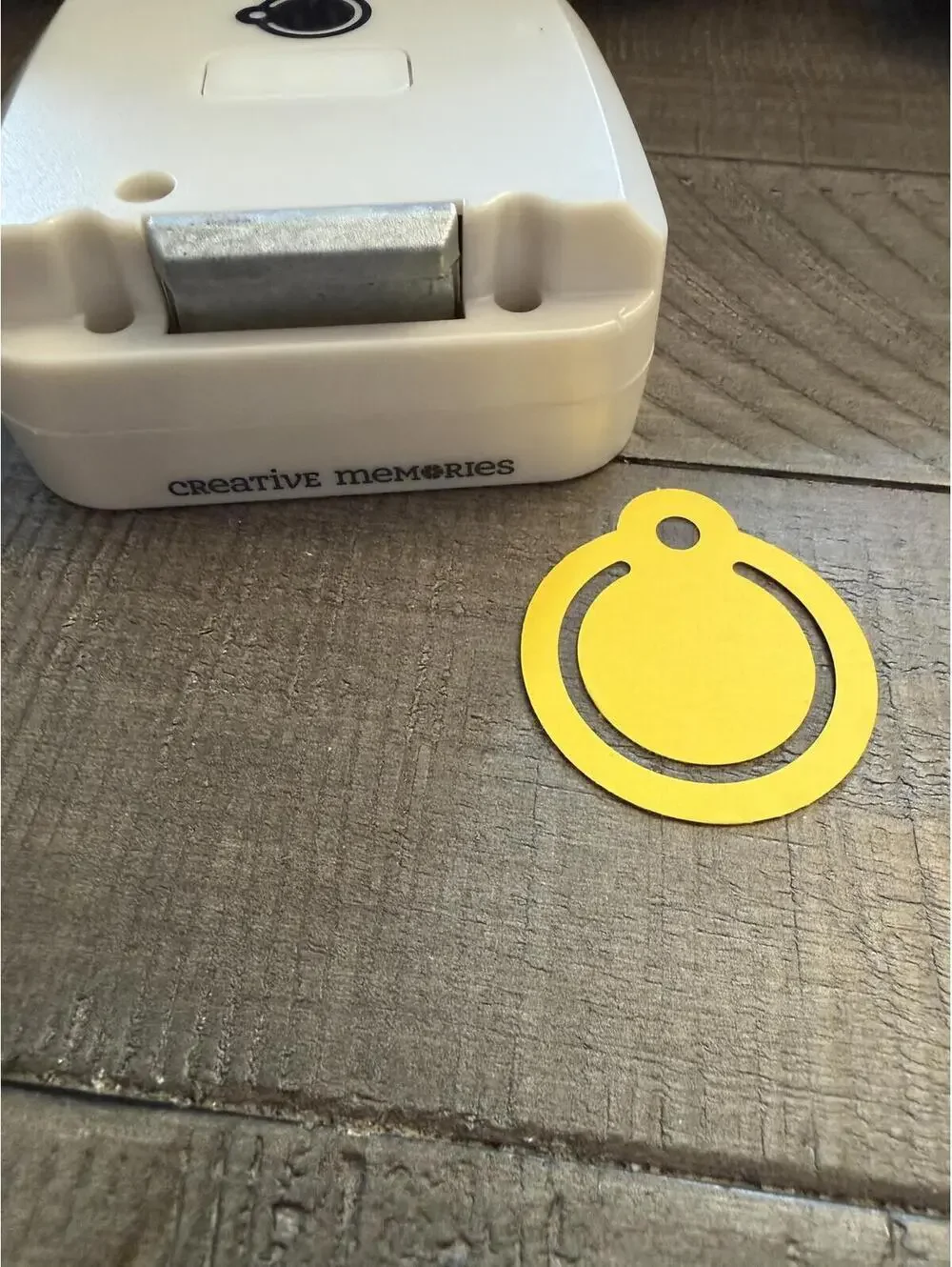 Creative Memories Circle Tag Shape Punch Cartridge